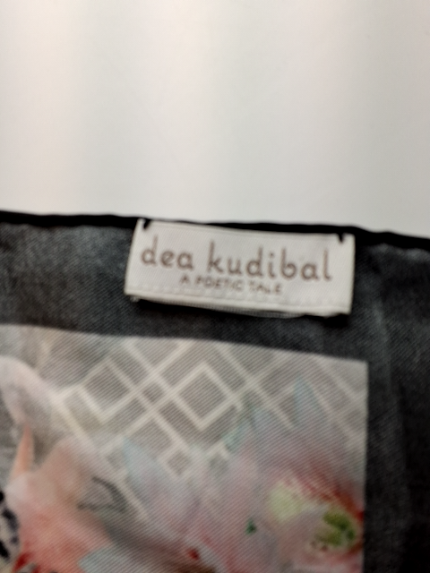 Dea Kudibal Tørklæde